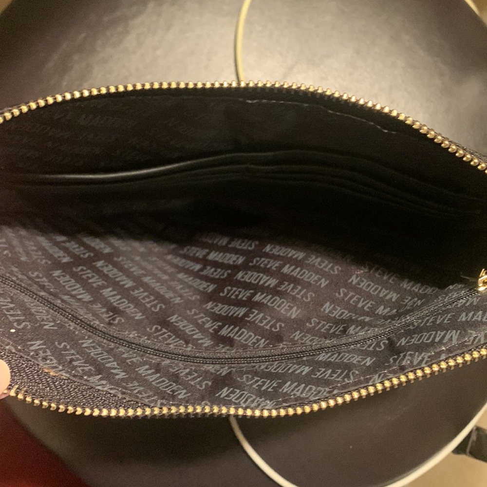 • Wristlet - Picture 4 of 4